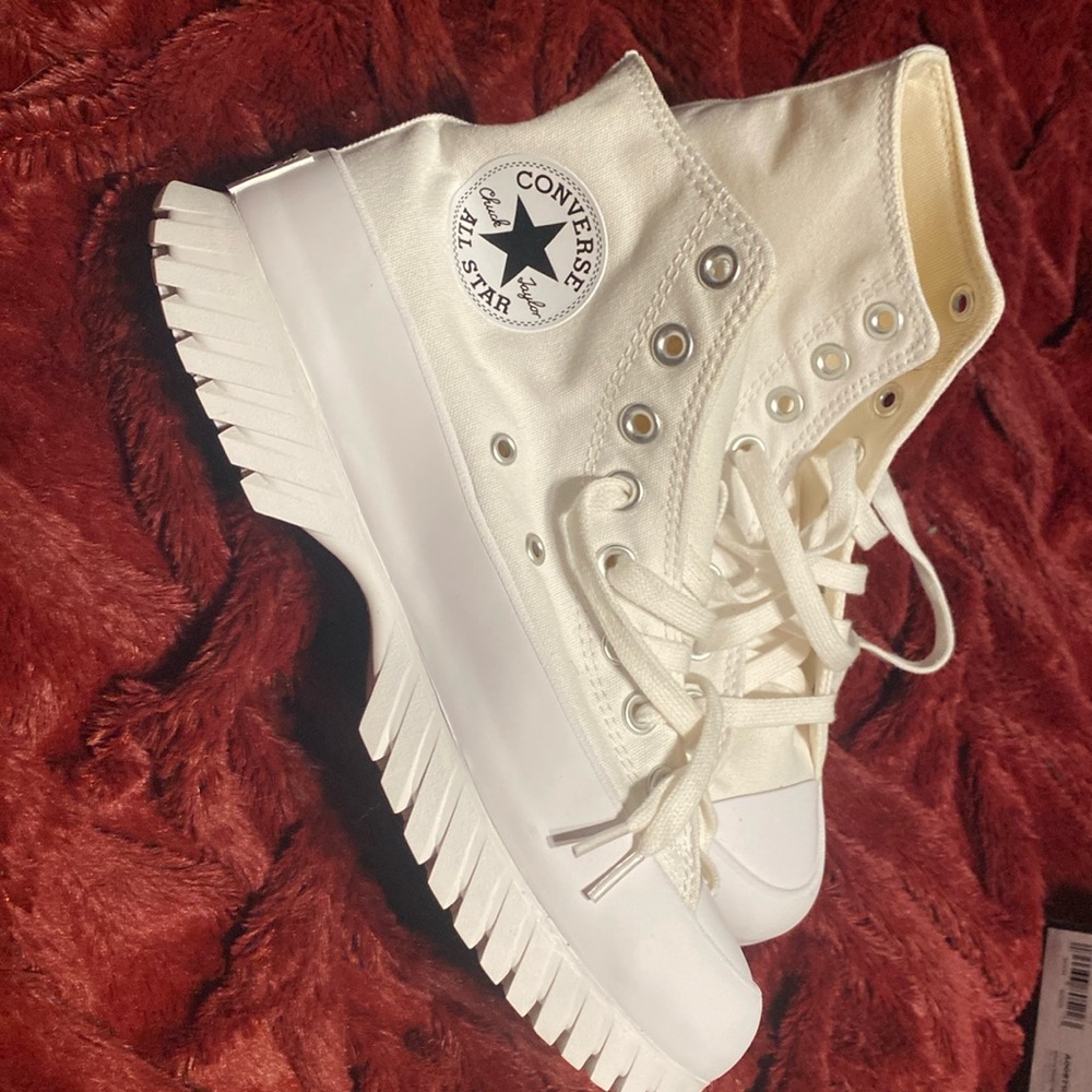 Women’s converse size 8.5
